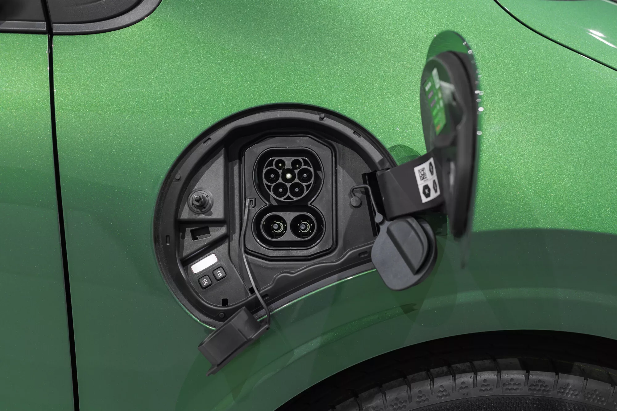 Charging the new Renault Twingo E-Tech electric
